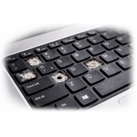 Повредена клавиатура на лаптоп с липсващи бутони нужда от ремонт или смяна